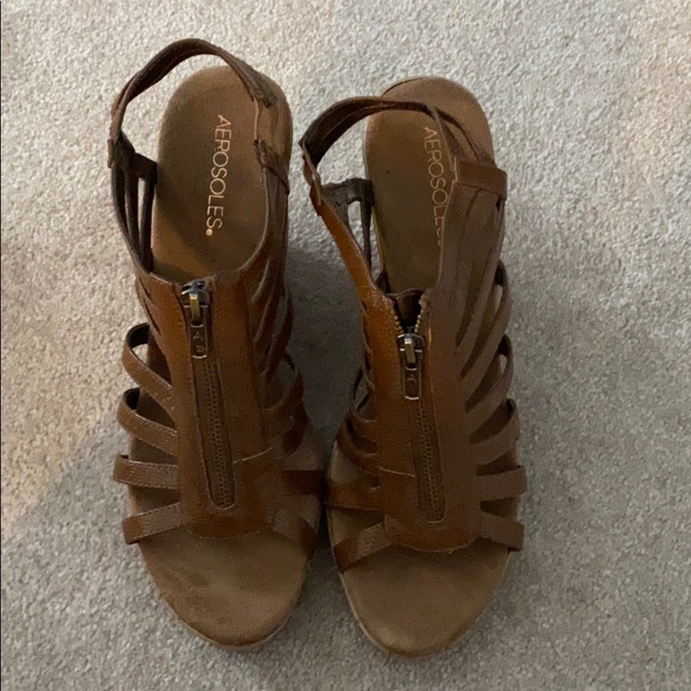 Light brown wedges